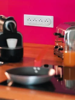 4 prises 2 pôles+terre Céliane blanc^Legrand Best