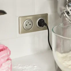 2 prises 2 P+T pré-câblées Céliane titane^Legrand New