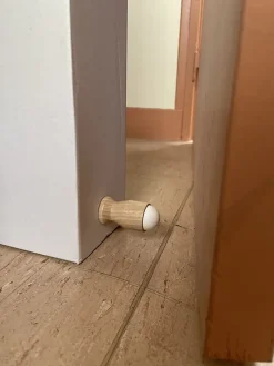 Butoir mural MADE IN FRANCE en hêtre & bouchon amortisseur en élastomère blanc. Diamètre 26mm et longueur 60mm.^Civic Industrie Hot