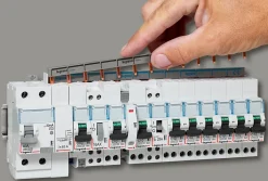Contact auxiliaire inverseur 6 A - 250 V~-Legrand