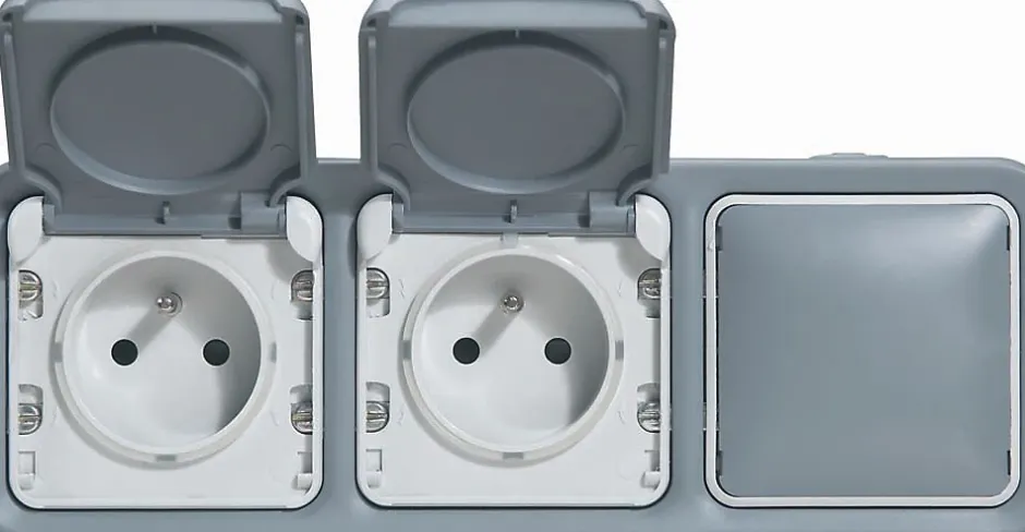 Double prise 2P+T + obturateur saillie Plexo gris^Legrand New