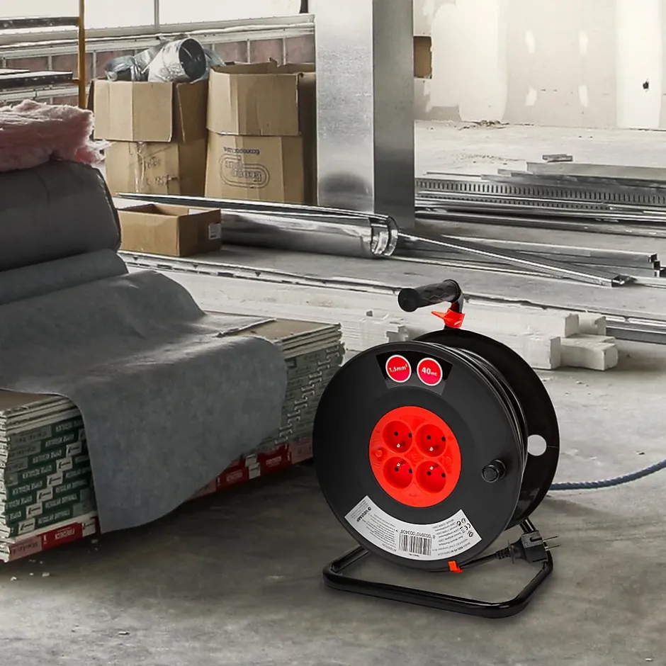 Enrouleur bricolage, 4 prises, 40 mètres, 3G1.5mm2, NF^Velamp Clearance