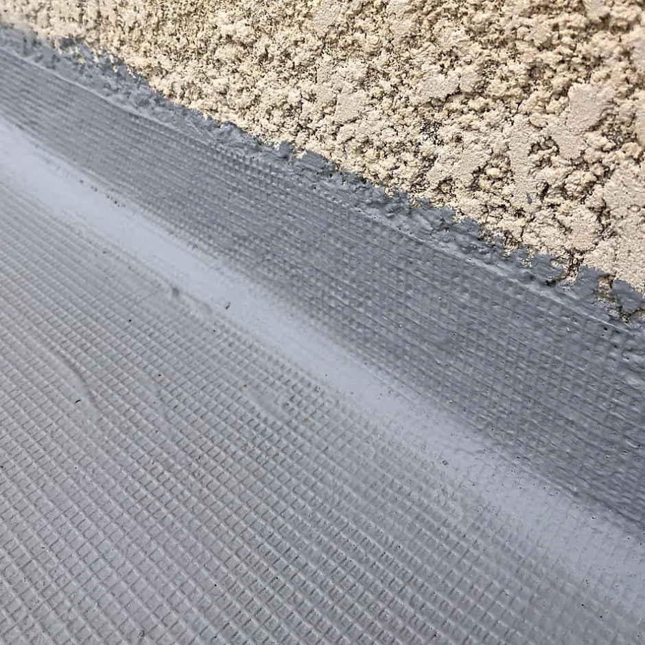 Grille en fibre de verre (5m x 1m). Imperméabilisation et réparation avec mortiers, caoutchouc et peintures imperméabilisantes-Sopgal Hot