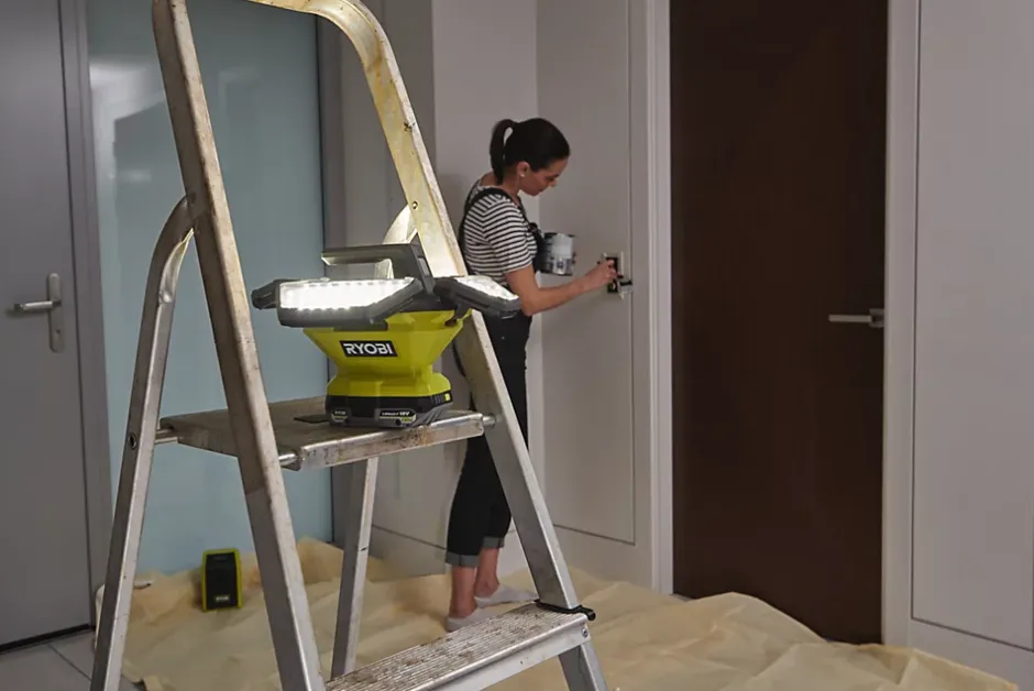 Lampe torche led R18L360 3500lm 360W^Ryobi Online