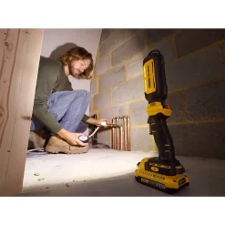 Lampe torche SFMCL050B-XJ V20 18V (sans batterie)^Stanley FatMax Online