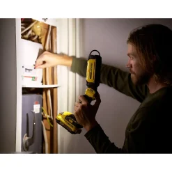 Lampe torche SFMCL050B-XJ V20 18V (sans batterie)^Stanley FatMax Online