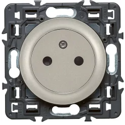 Mécanisme de prise de courant avec terre affleurante Céliane 16A titane^Legrand Sale