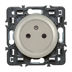 Mécanisme de prise de courant avec terre affleurante Céliane 16A titane^Legrand Sale