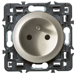 Mécanisme de prise de courant avec terre Céliane 16A titane^Legrand Online
