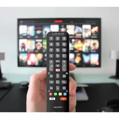 - Télécommande universelle EASYTEL 4 pour 4 appareils TV, SAT, TNT, DVD, BOX - 100% fonctions d'origine - Touche Netflix^Meliconi Outlet