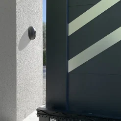 Motorisation solaire Zenia SE avec digicode pour portail coulissant^Avidsen