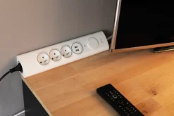 Multiprise d'angle parafoudre 3 prises + 2 USB-Otio Clearance