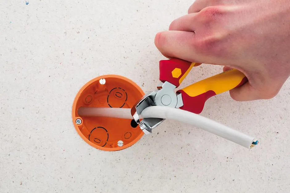 Pince d'installation Wiha TriCut Professional electric - 170 mm - 38853^4M Clearance