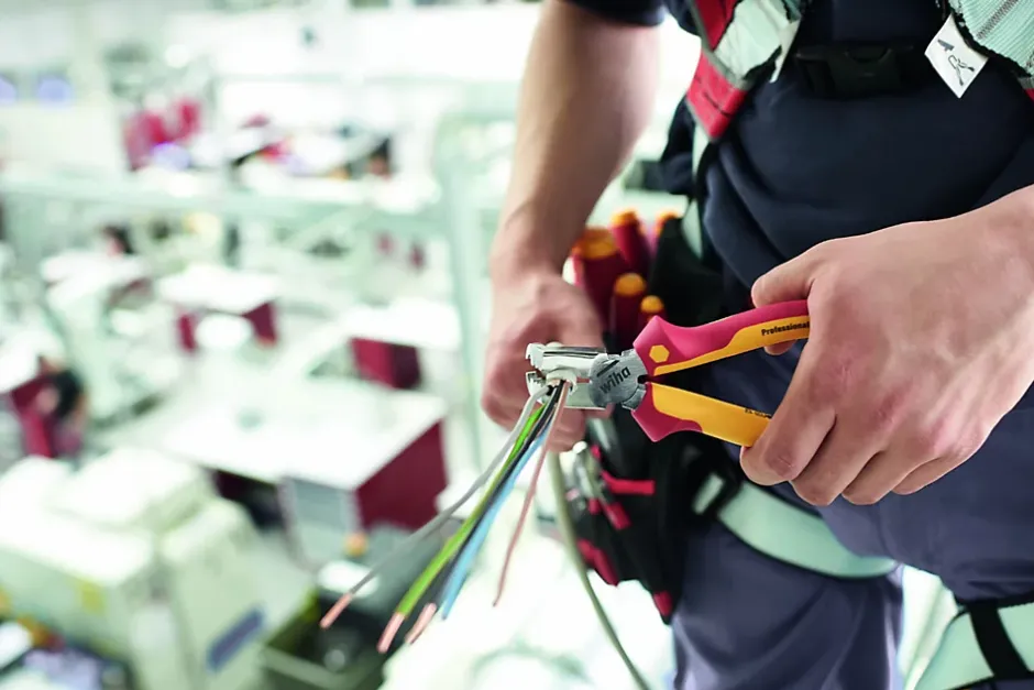 Pince d'installation Wiha TriCut Professional electric - 170 mm - 38853^4M Clearance