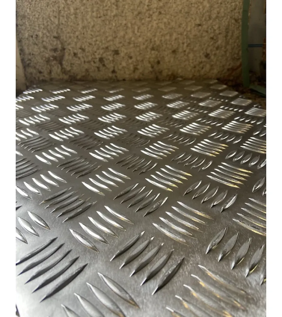 Plaque Aluminium Strié, ép. 2/3mm, Hauteur 15cm x Largeur 60cm-Alucouleur Clearance