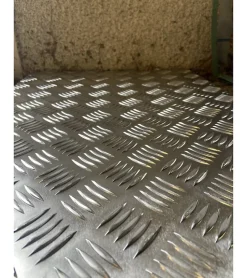 Plaque Aluminium Strié, ép. 2/3mm, Hauteur 15cm x Largeur 140cm^Alucouleur Sale