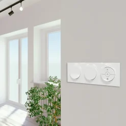 Plaque de finition 3 postes Odace Styl S520706 coloris blanc l.227 x P.10 x H.85 mm^Schneider Electric Outlet