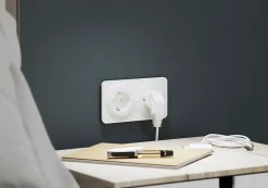 Prise avec terre + 1 x USB-C Espen blanc à composer-Jacobsen Hot