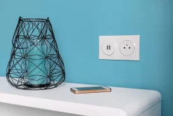 Prise avec terre affleurante Dooxie blanc carrée-Legrand Discount