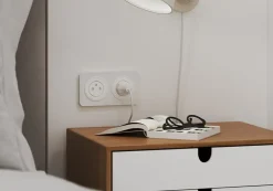 Prise avec terre affleurante en saillie Espen blanc composable-Jacobsen Best