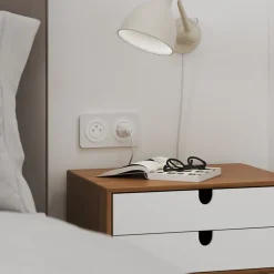 Prise avec terre affleurante en saillie Espen blanc composable-Jacobsen Best