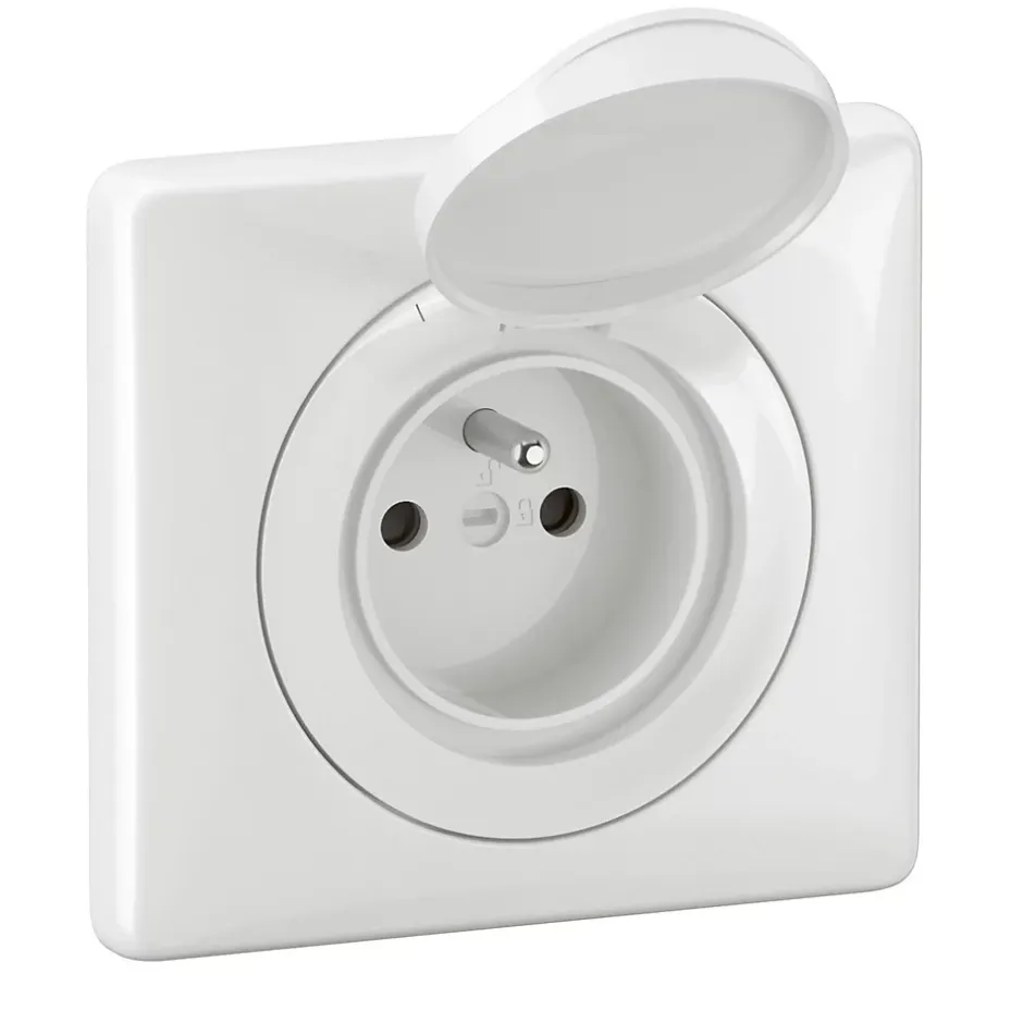 Prise de courant avec terre Céliane IP44 complet blanc-Legrand Outlet