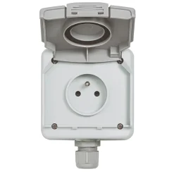 Prise de courant étanche Green'up pour véhicule électrique + patère de sécurité^Legrand Sale