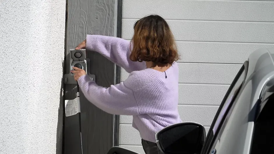 Prise de courant étanche Green'up pour véhicule électrique + patère de sécurité^Legrand Sale