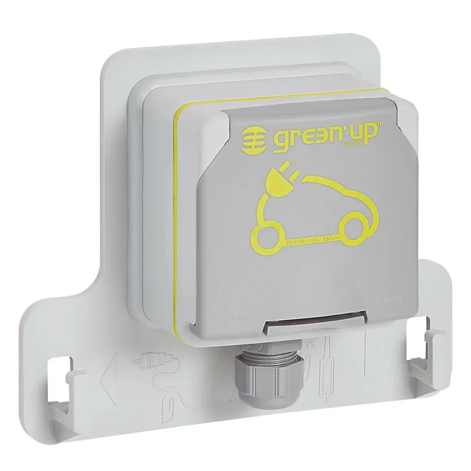 Prise de courant étanche Green'up pour véhicule électrique + patère de sécurité^Legrand Sale