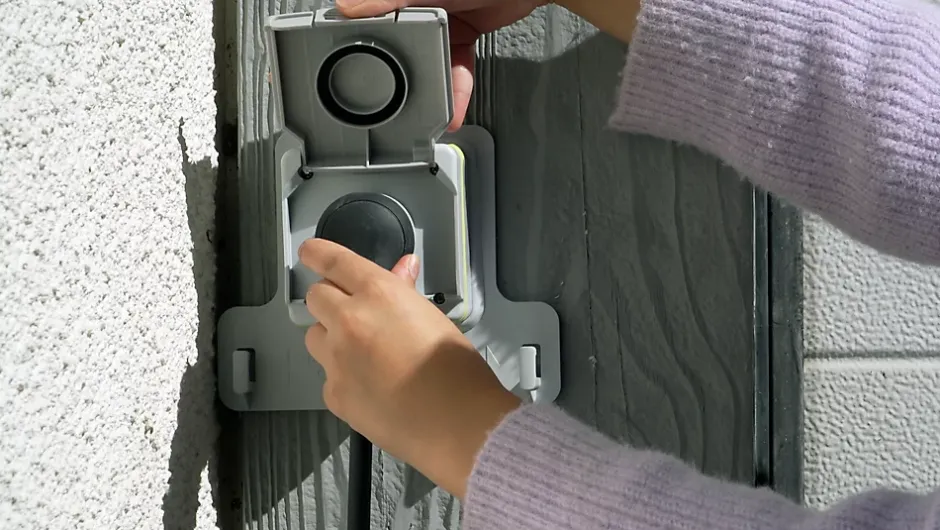 Prise de courant étanche Green'up pour véhicule électrique + patère de sécurité^Legrand Sale