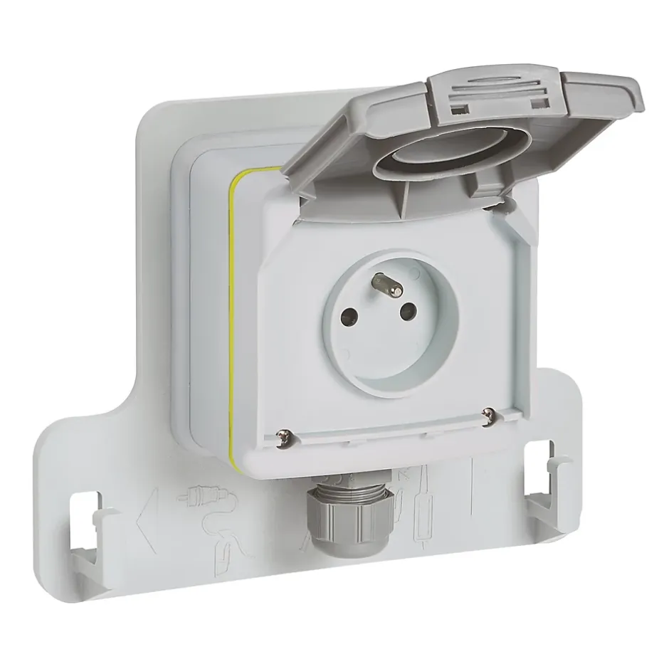 Prise de courant étanche Green'up pour véhicule électrique + patère de sécurité^Legrand Sale