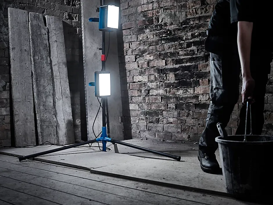 Projecteur de chantier double sur pied à LED filaire Lewo 1600 lumens (20W)^Erbauer Hot