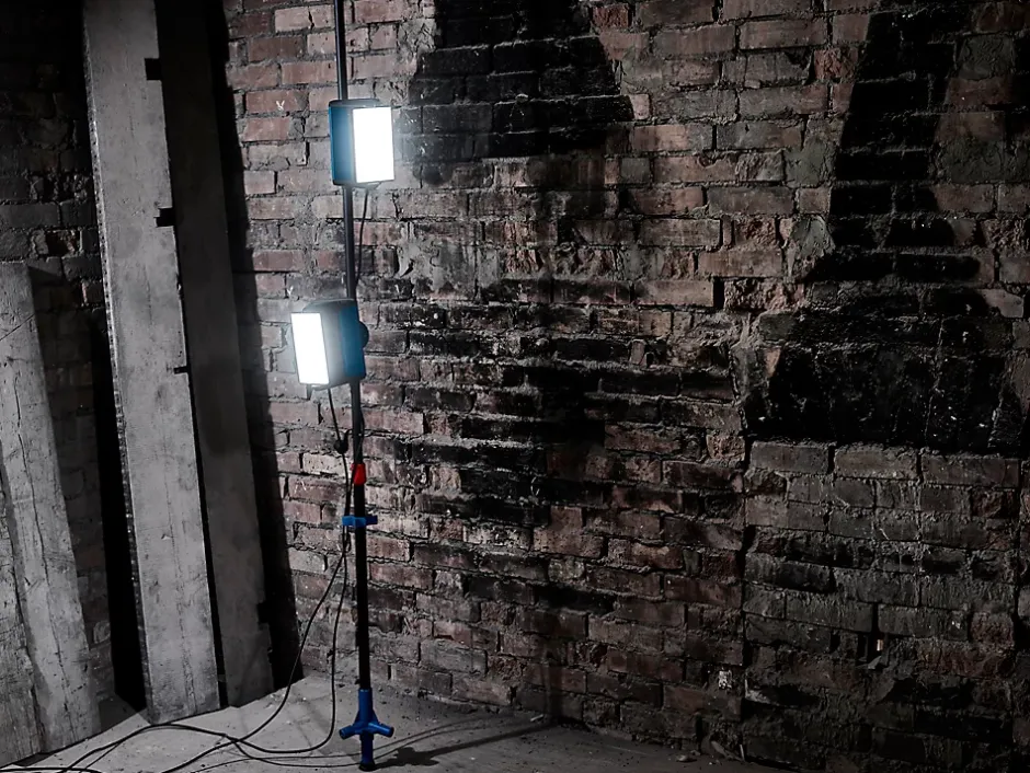 Projecteur de chantier double sur pied 2000 lumens^Erbauer Discount