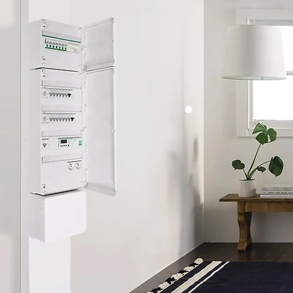 Tableau électrique pré-équipé et pré-câblé T3 au T5 - 3 rangées - 39 modules Resi9 XE^Schneider Electric Hot