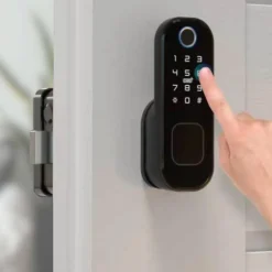 Verrou connecté biométrique -3 à empreinte digitale, code, badge et bluetooth-LOCKY Discount